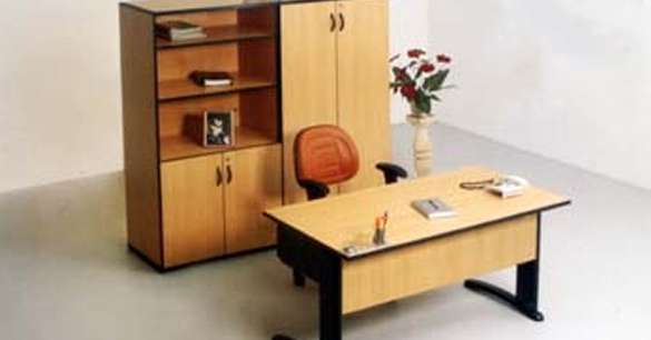 Mesa de Escrit�rio Reta RZLus